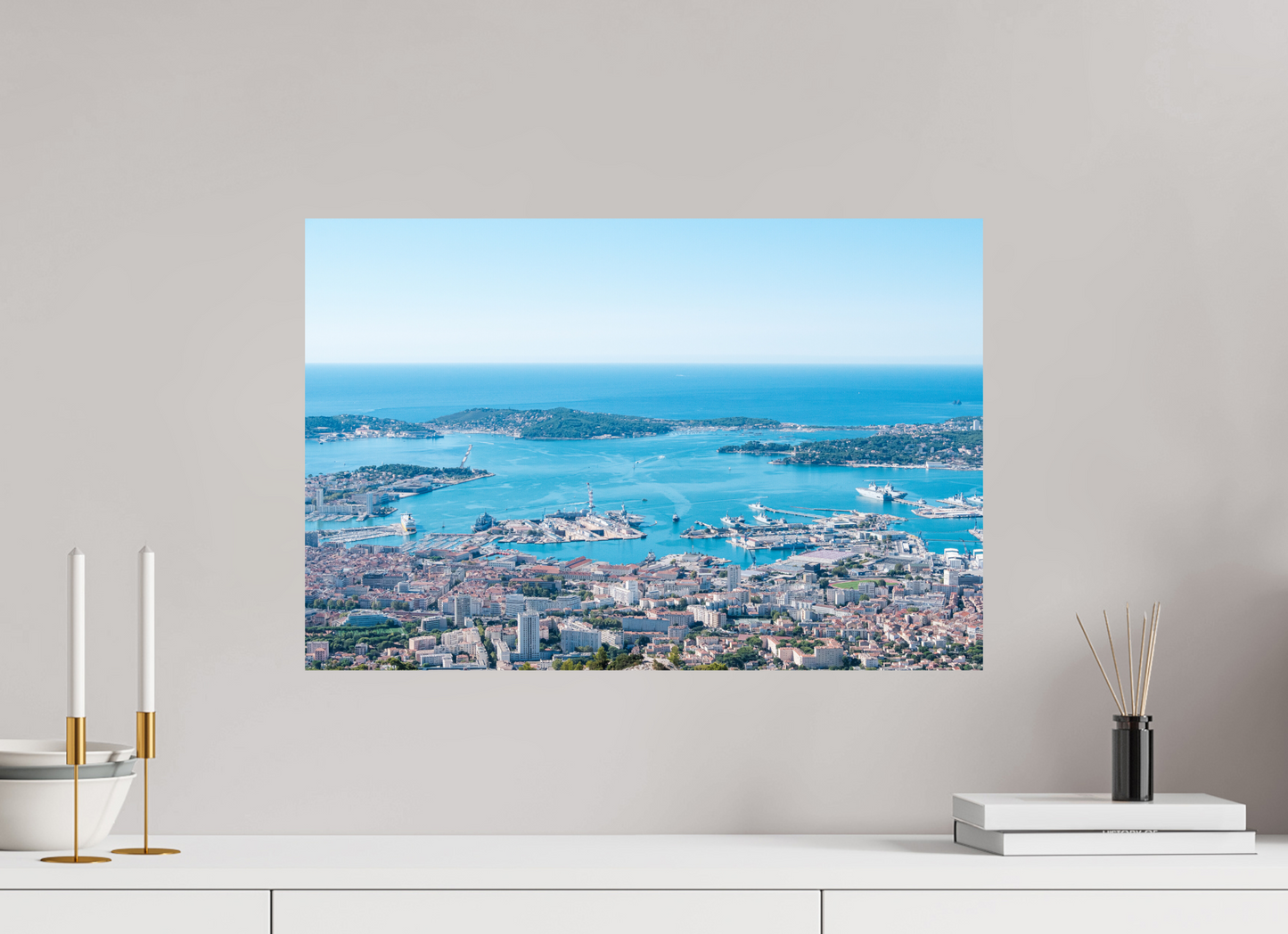 Photographie de la rade de Toulon prise depuis le mont Faron