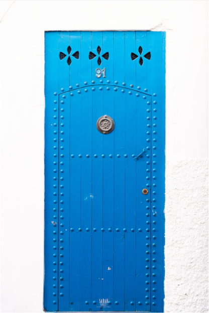 Photographe Sarah Varlet Décoration Print Affiche Poster Essaouira Maroc Rue Blanc et bleu Minimalisme