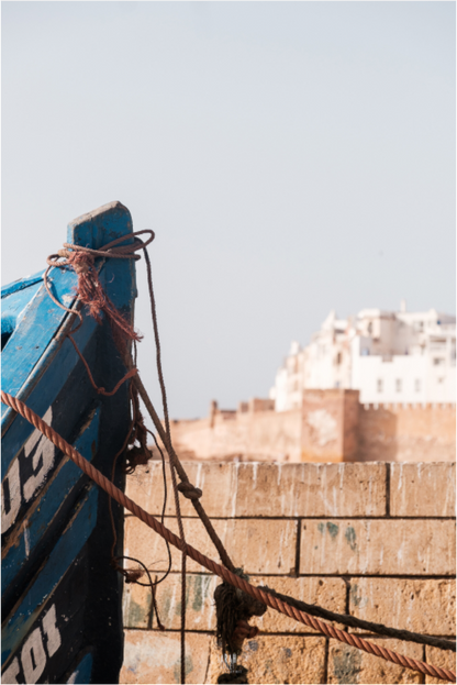 Photographe Sarah Varlet Décoration Print Affiche Poster Essaouira Maroc Coucher de soleil Barque Bleue