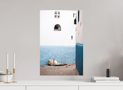 Photographe Sarah Varlet Décoration Print Affiche Poster Essaouira Maroc Rue Blanc et bleu Minimalisme Chat