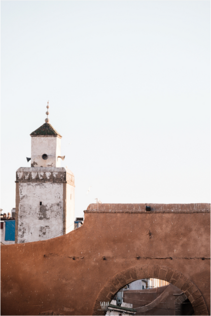 Photographe Sarah Varlet Décoration Print Affiche Poster Essaouira Maroc Rue Blanc Minimalisme minaret ocre