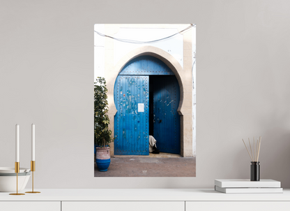 Photographe Sarah Varlet Décoration Print Affiche Poster Essaouira Maroc Rue Blanc et bleu Minimalisme Porte Bleue