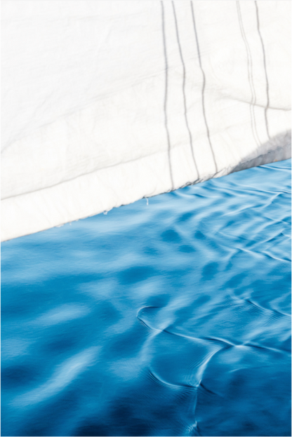 Sarah Varlet - Photo Affiche Poster - Décoration - Sailing photographie - bateau - minimalisme - voile - bleu