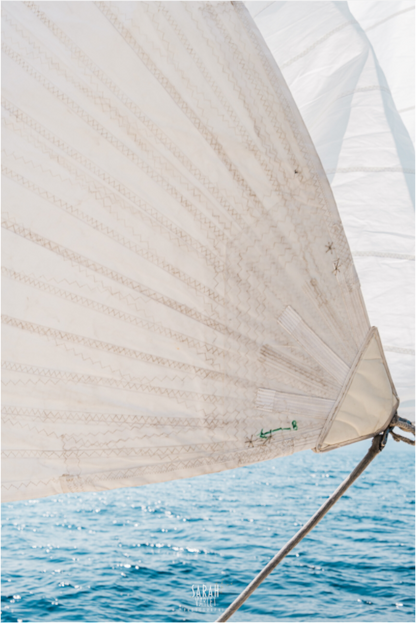Photo minimaliste de Sarah Varlet Voile sur un bateau